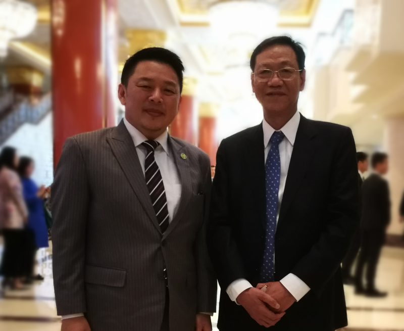 与马来西亚贸工部部长雷京合影3_副本_副本.jpg
