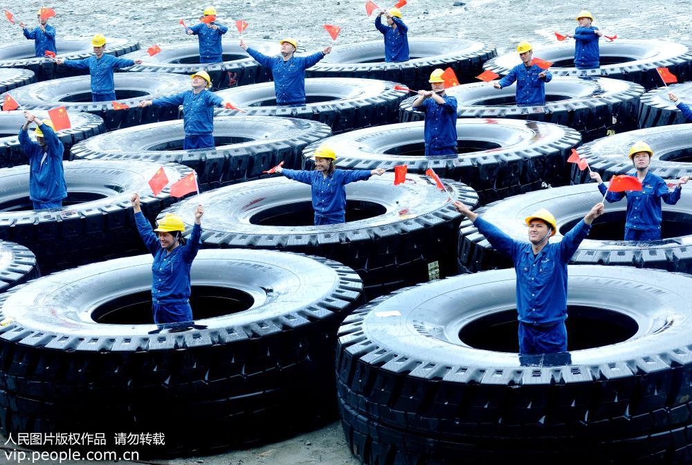 喜迎五一人民网发图2.jpg